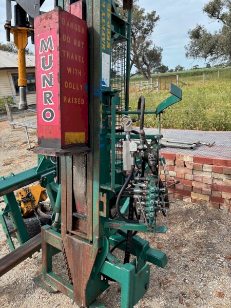 Munro Fencing Machine