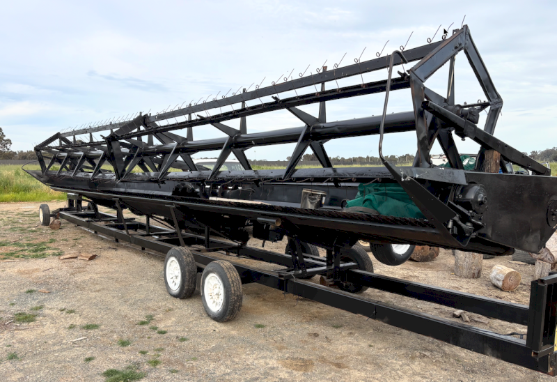 36ft MacDon Front with Leith Bogie Comb Trailer