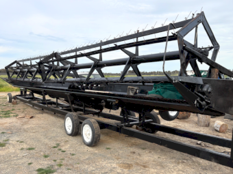 36ft MacDon Front with Leith Bogie Comb Trailer