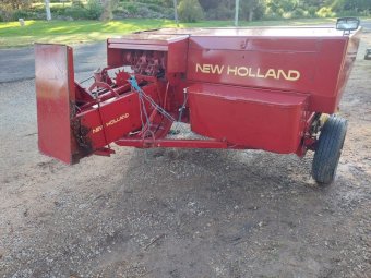 New Holland  Hayliner 317 square baler