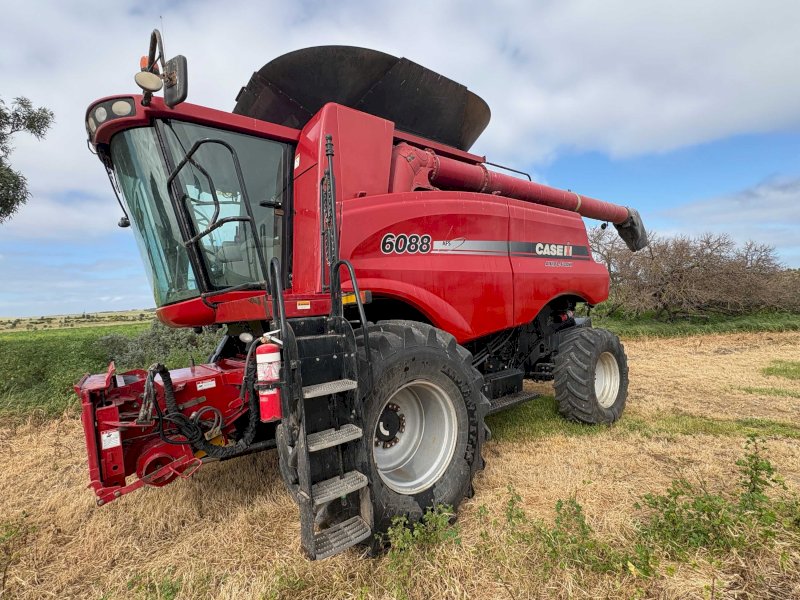 Case IH 6088 Header With 2152 35Ft Front And Trailer