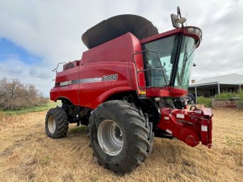 Case IH 6088 Header With 2152 35Ft Front And Trailer