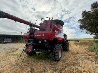 Case IH 6088 Header With 2152 35Ft Front And Trailer