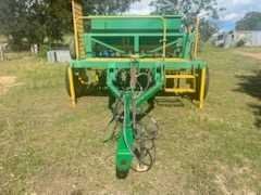 Rock Hoppa 12 Row Disc Seeder
