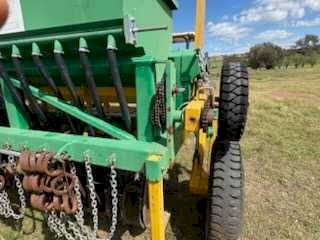Rock Hoppa 12 Row Disc Seeder
