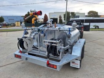 2200 litre Red Dog Fire Fighting Trailer with Water Cannon