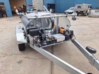 2200 litre Red Dog Fire Fighting Trailer with Water Cannon