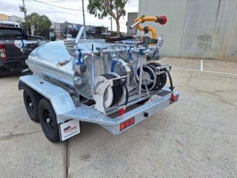 2200 litre Red Dog Fire Fighting Trailer with Water Cannon