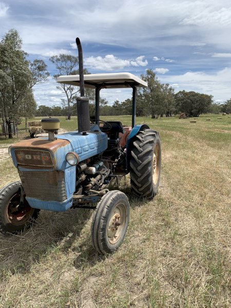 Ford 2000 Tractor