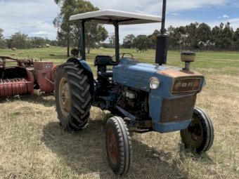 Ford 2000 Tractor