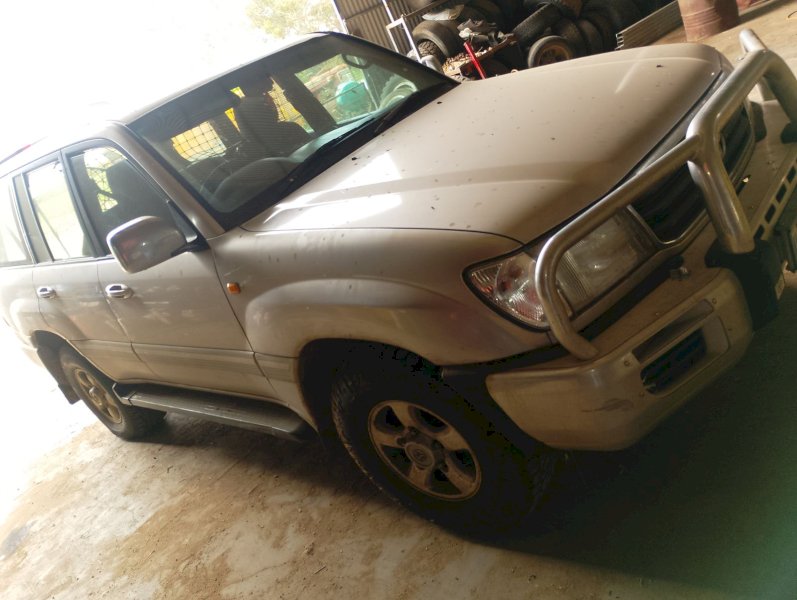 Toyota Landcruiser HDJ100R Wagon
