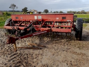International 511 Combine
