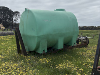 Rapid spray water cartage tank