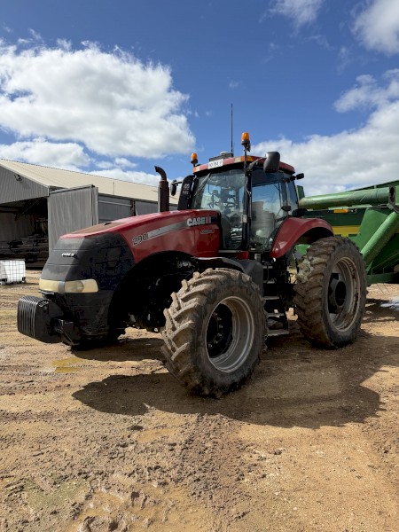 2011 Case IH Magnum 290 Tractor