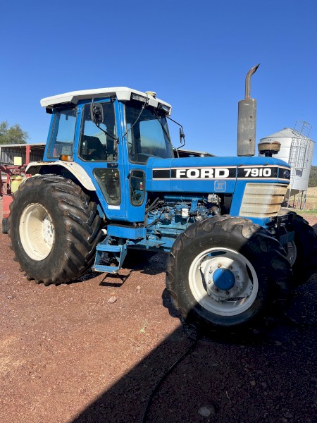 Ford 7910 Tractor