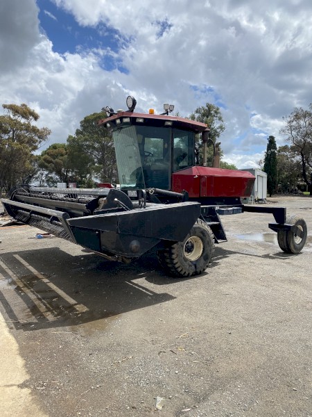 MacDon 9300 Windrower with 920 Front