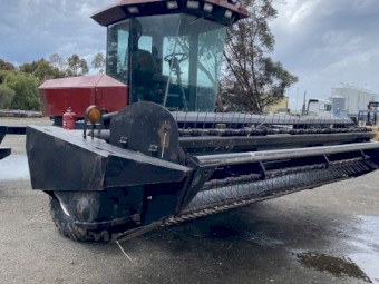 MacDon 9300 Windrower with 920 Front