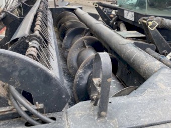 MacDon 9300 Windrower with 920 Front