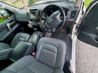Toyota Landcruiser 200 Series Sahara Wagon