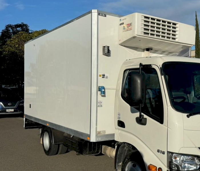 2019 FRIDGE/ FREEZER COOL ROOM FOR SALE 240V PLUG IN
