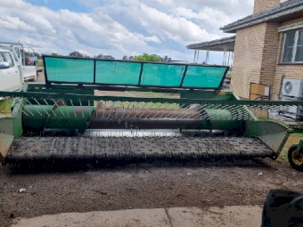 John Deere 914 Canola Pickup Front