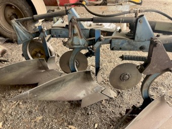 Overum 3 furrow hydraulic plough 