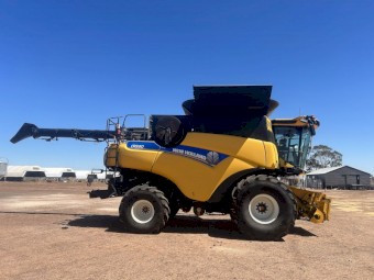 2016 cr9.90 New Holland + 40ft Macdon