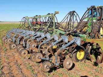 John Deere 1610 Chisel Plow/Seeder