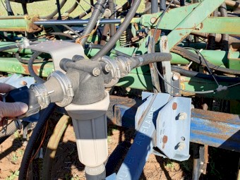 John Deere 1610 Chisel Plow/Seeder