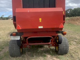 New Holland br740 Round Baler 