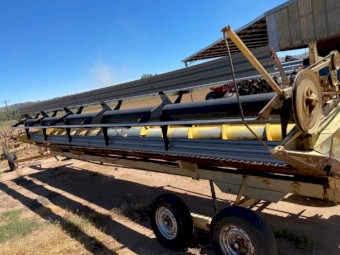 New Holland 8070 Header