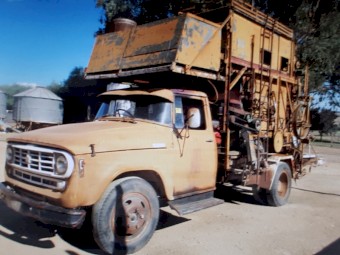 Grain Cleaner on international 1610 V8 Petrol Truck