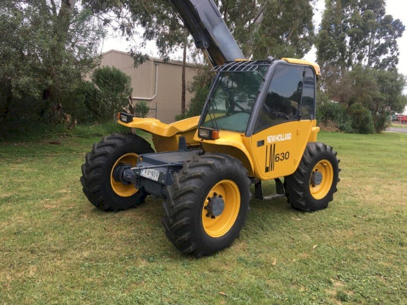 1999/2000 New Holland Telehandler LM 630