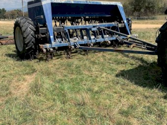 Under Auction - (A163)  Agrowdrill AD95 & Agrow Flexi-Roller 