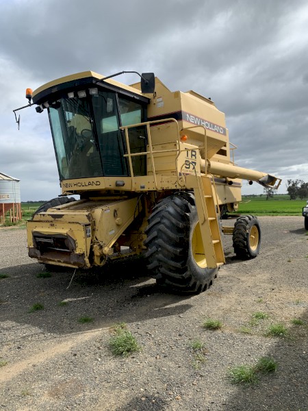 New Holland TR97 Header for sale or wrecking make an offer 