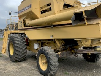 New Holland TR97 Header for sale or wrecking make an offer 