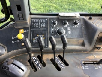 New Holland TM 140