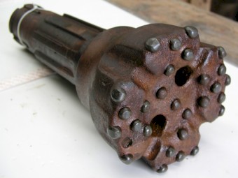 ASSORTMENT OF WATER BORE DRILLING TOOLS AND ACCESSORIES  / ASSORTMENT OF BORE DRILLING TOOLS AND ACCESSORIES - 1 SET