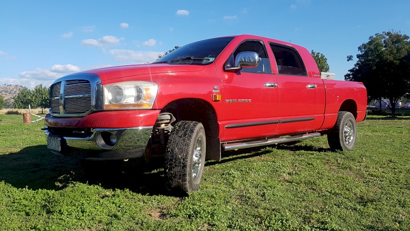 Dodge Ram 2500 4X4 Megacab 2006