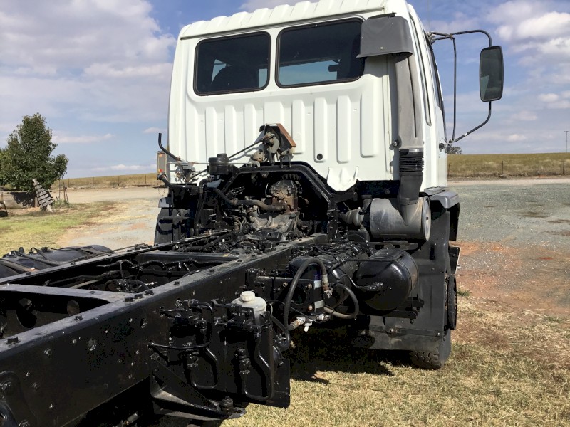 2001 Hino GT Truck