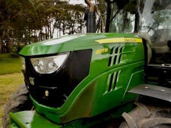 2015 John Deere 6125M 4x4 130hp Agricultural Farm Tractor