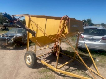 Coolamon  1 Tonne  Feedout Bin With Grainline Auger