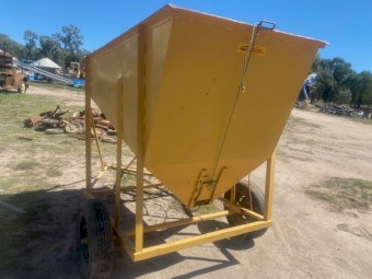 Coolamon  1 Tonne  Feedout Bin With Grainline Auger