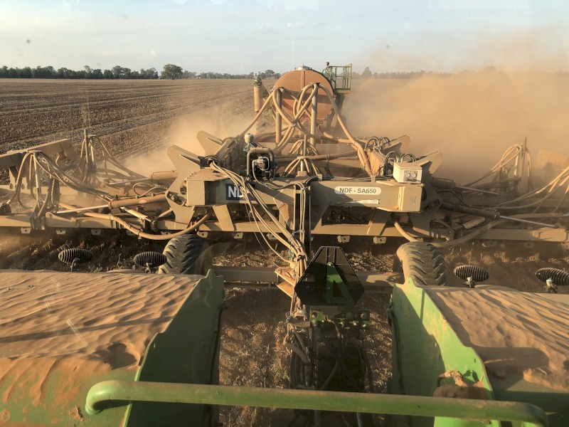 2013 NDF SA650 Disc Seeder