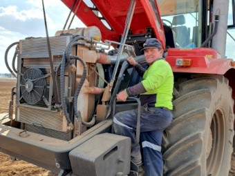 Kirovets K-7M 420 hp Standard 4WD Tractor