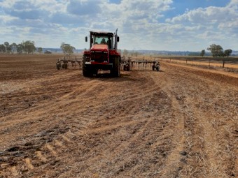 Kirovets K-7M 420 hp Standard 4WD Tractor