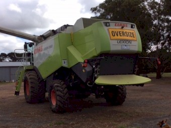 2006 Claas Lexion 560 with MacDon 962 Draper & Agware Canola Pick-up