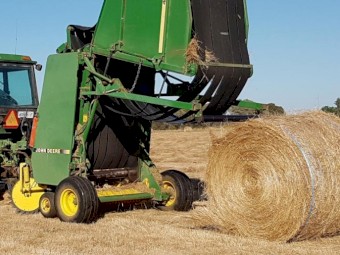 John Deere Round Baler 435