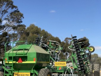 John Deere 735 Airseeder Bar and 787 Air Cart
