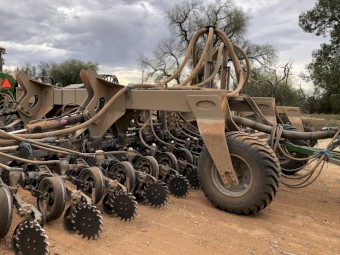 2013 NDF Disc Planter Bar